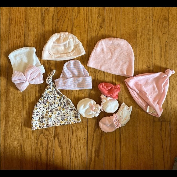 Baby girl newborn hats and scratch mittens - Picture 1 of 1